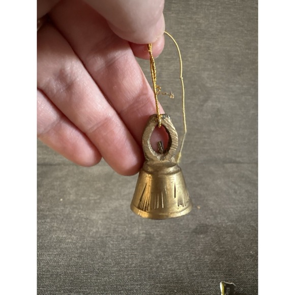 Primitive Old 1970s Small 1.25" Hand Etched Brass Vintage Small Mini Animal Bell - Picture 2 of 4